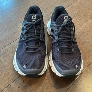 Women’s On Cloud size 8